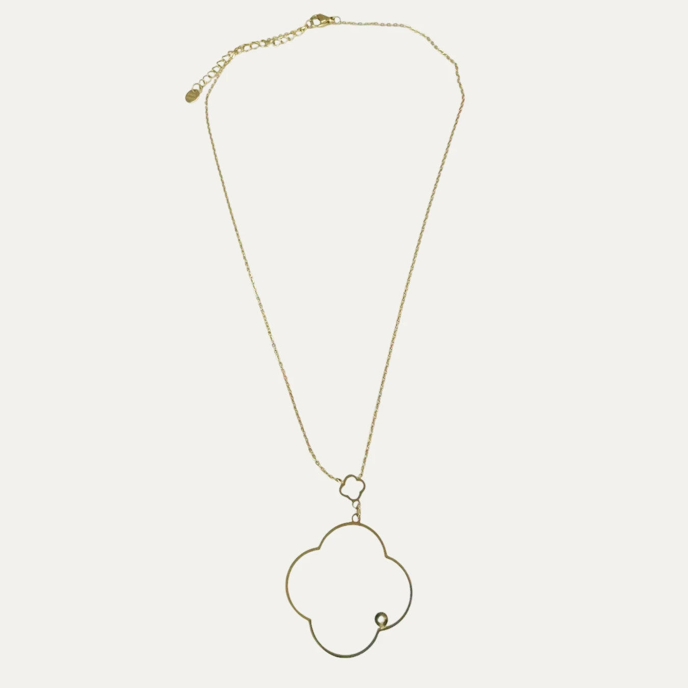 Collar Brillo en el Jardín